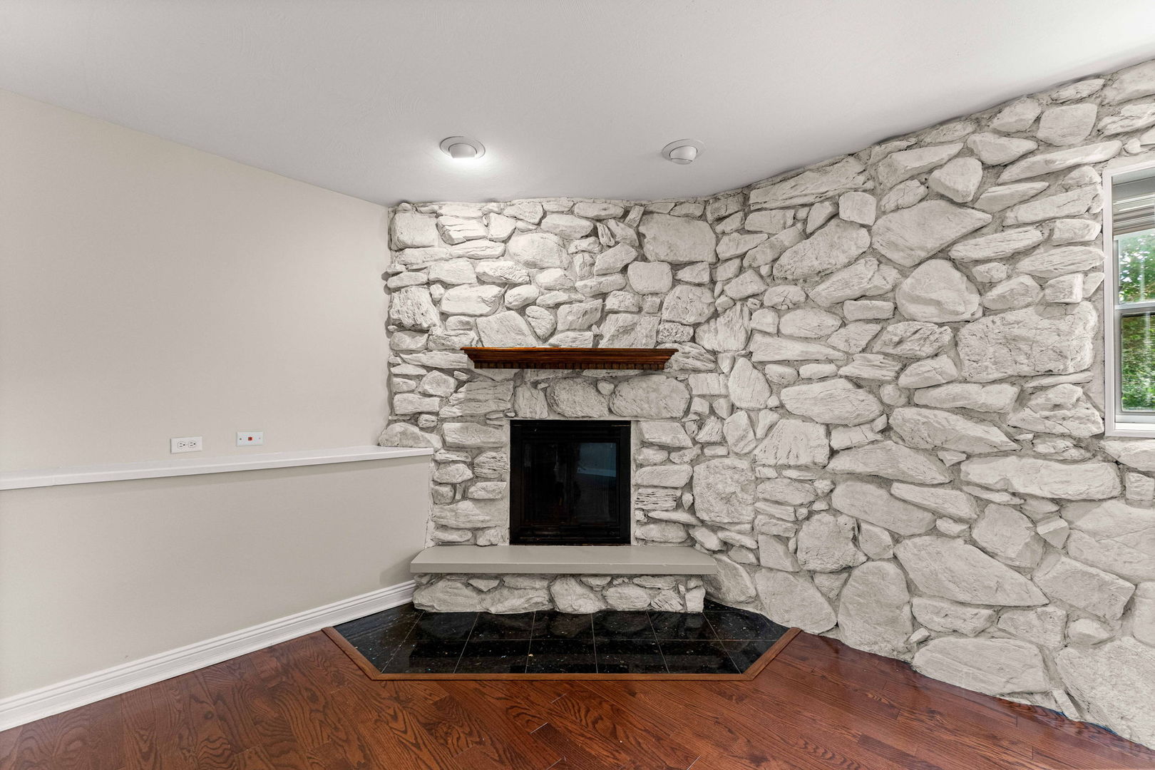 1093 Poplar Court, Lake Zurich, IL 60047