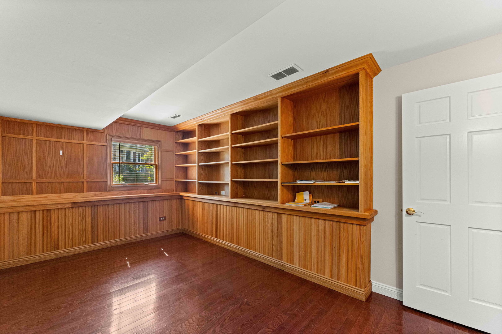 1093 Poplar Court, Lake Zurich, IL 60047