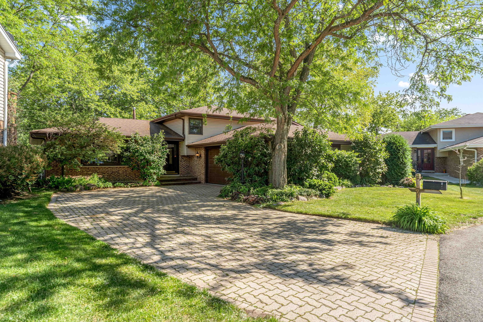 1093 Poplar Court, Lake Zurich, IL 60047