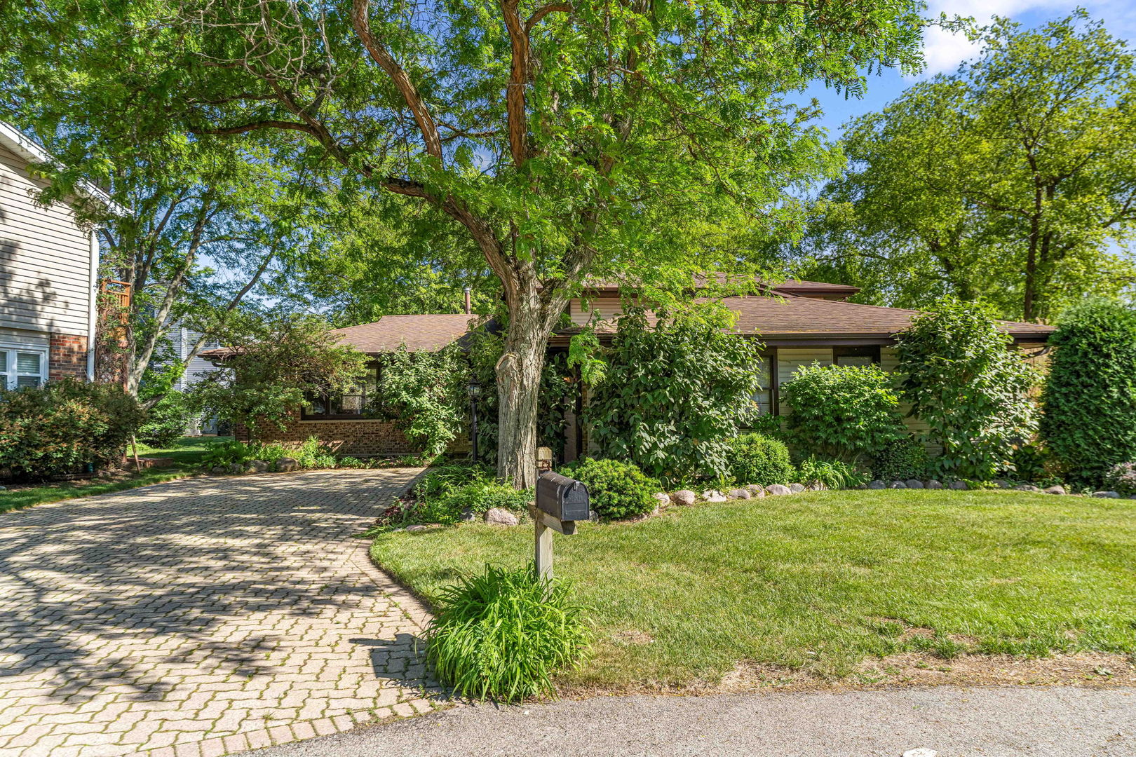 1093 Poplar Court, Lake Zurich, IL 60047
