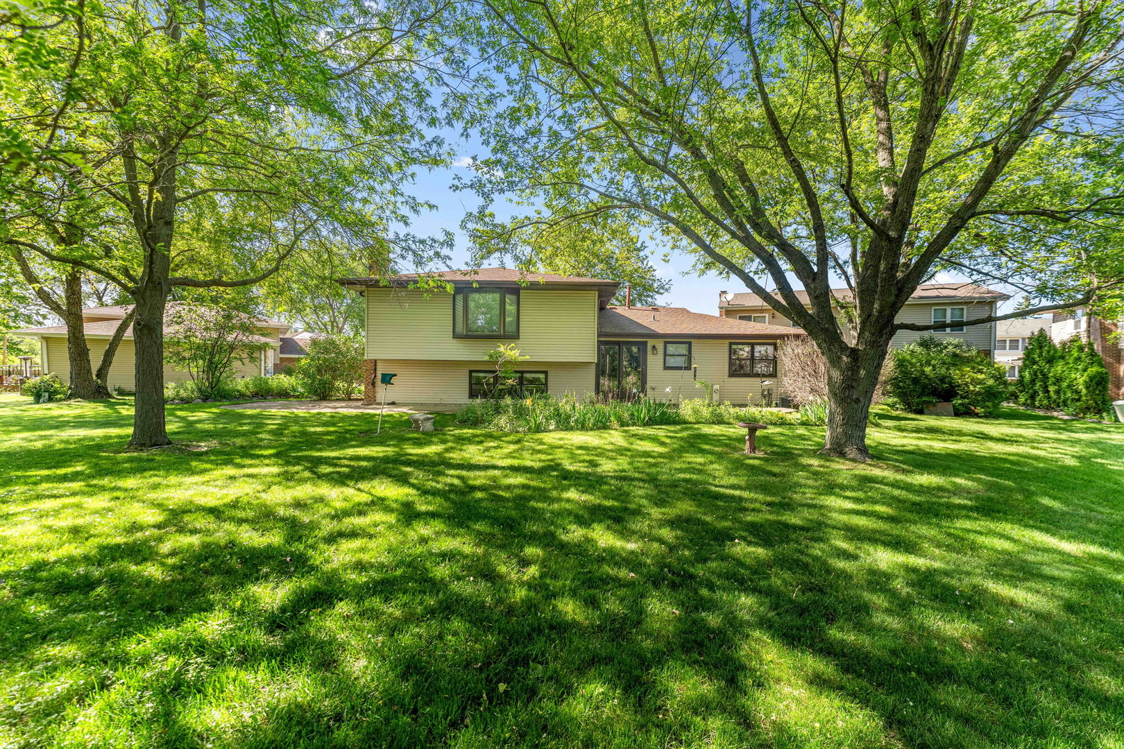 1093 Poplar Court, Lake Zurich, IL 60047