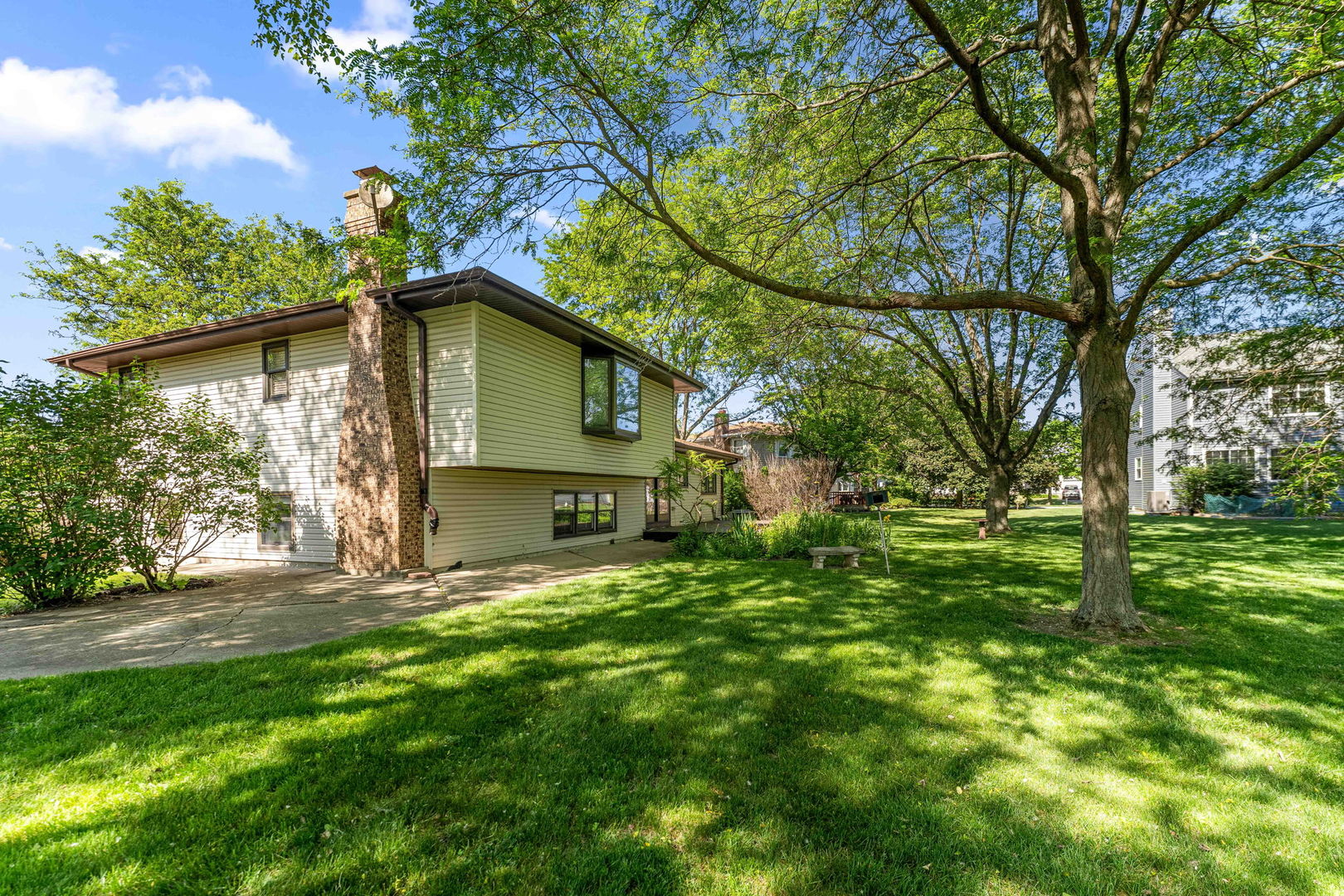 1093 Poplar Court, Lake Zurich, IL 60047