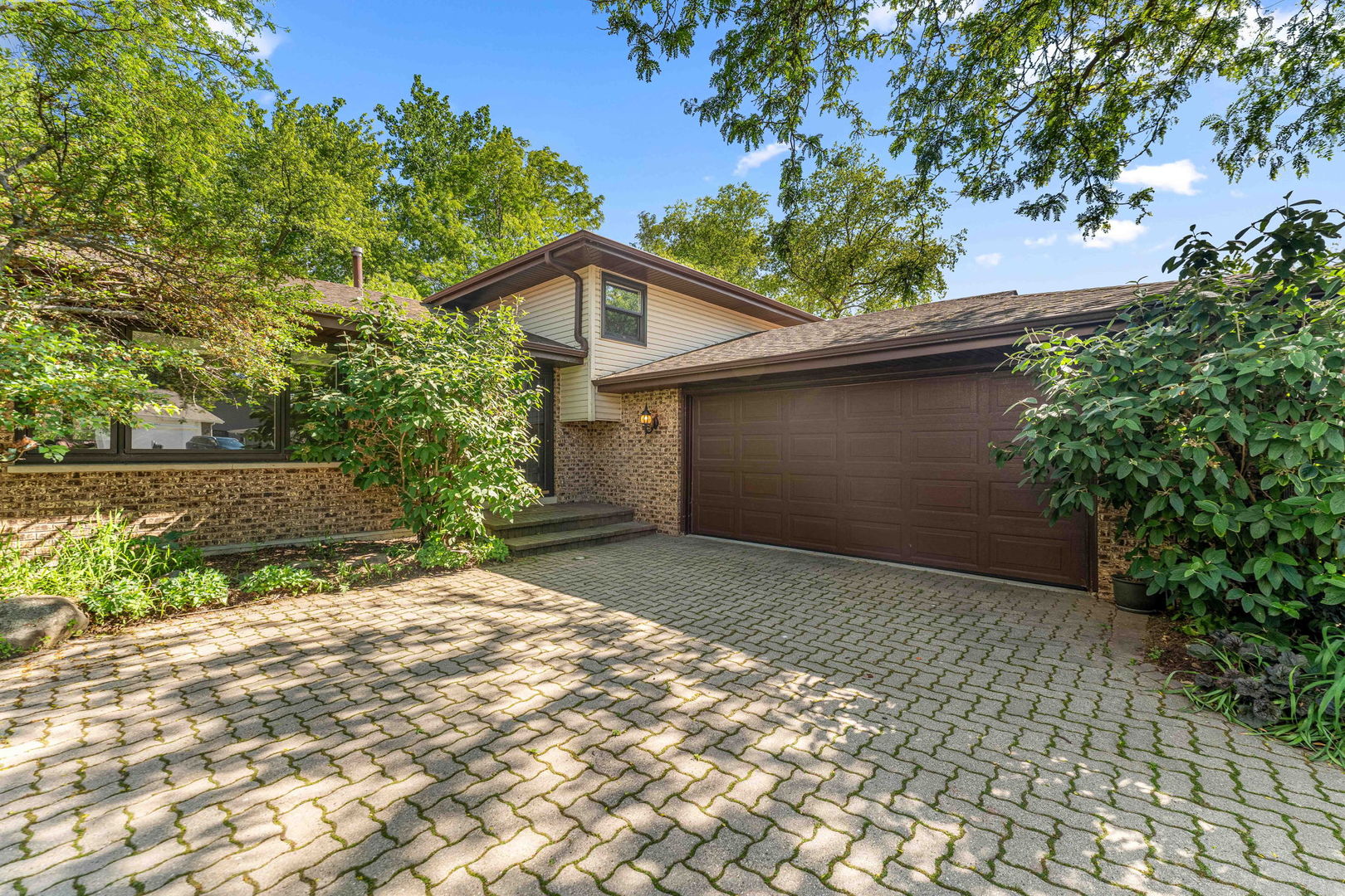 1093 Poplar Court, Lake Zurich, IL 60047