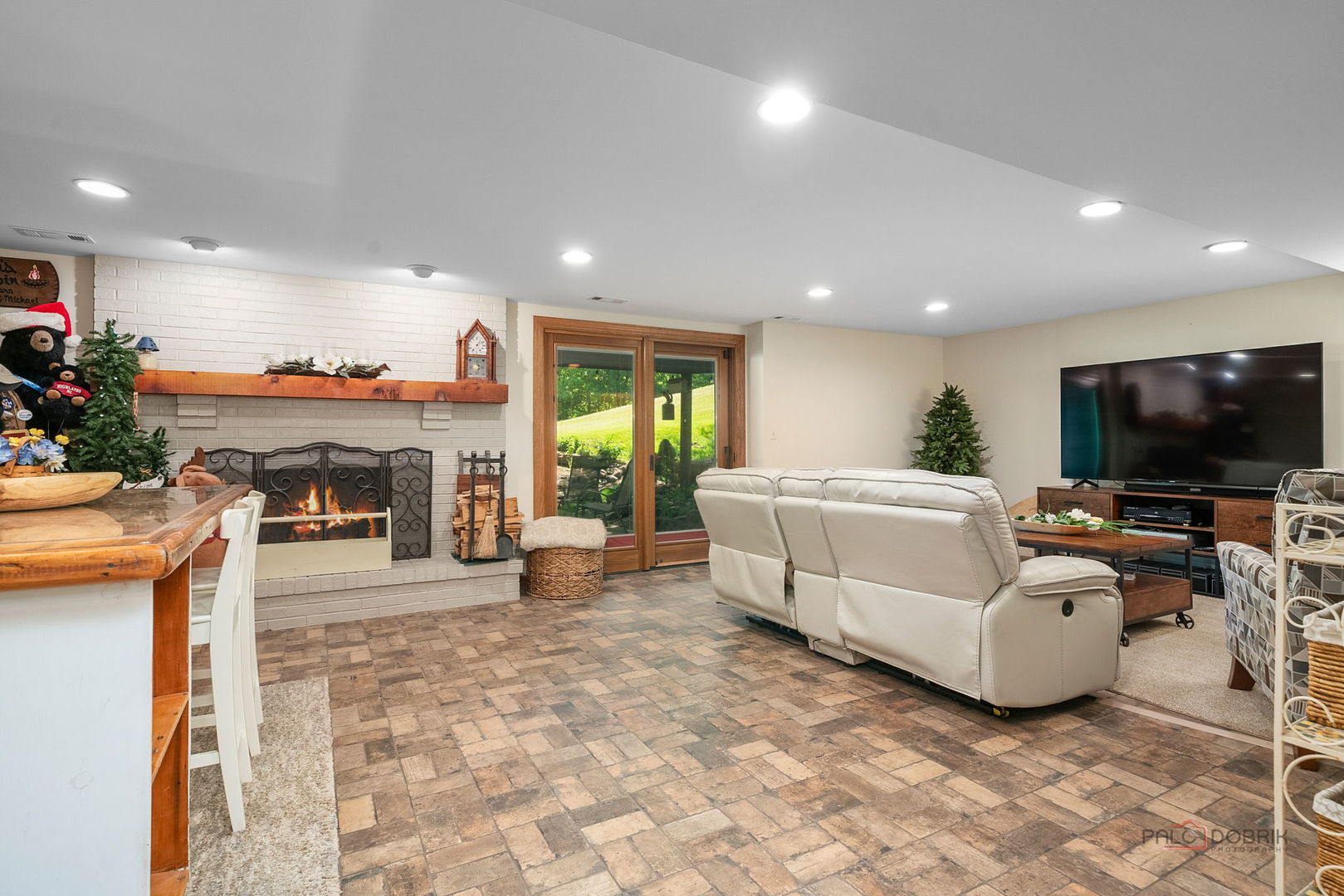 845 Brian Court, Gurnee, IL 60031