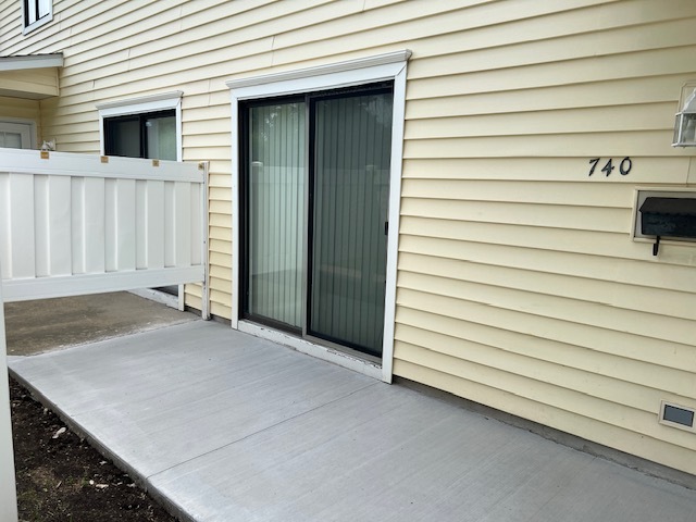 740 EDGELAKE Point #740, Schaumburg, IL 60194