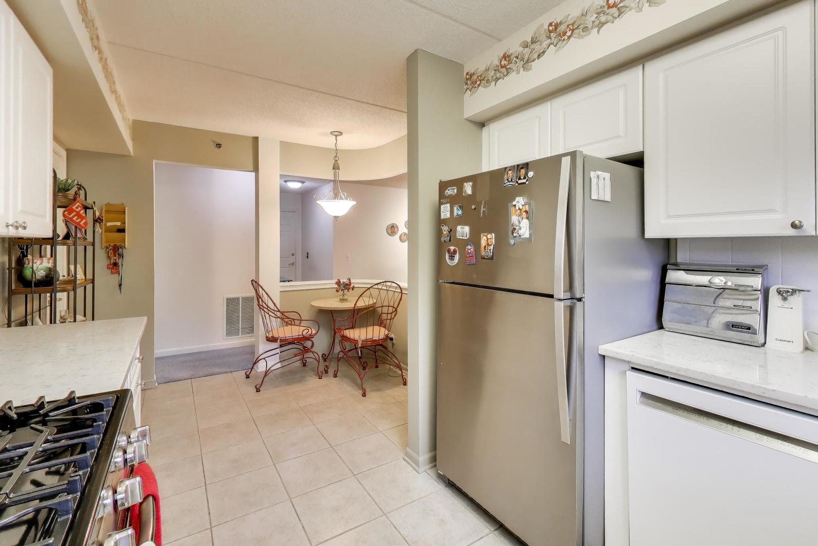 710 Creekside Drive #104A, Mount Prospect, IL 60056