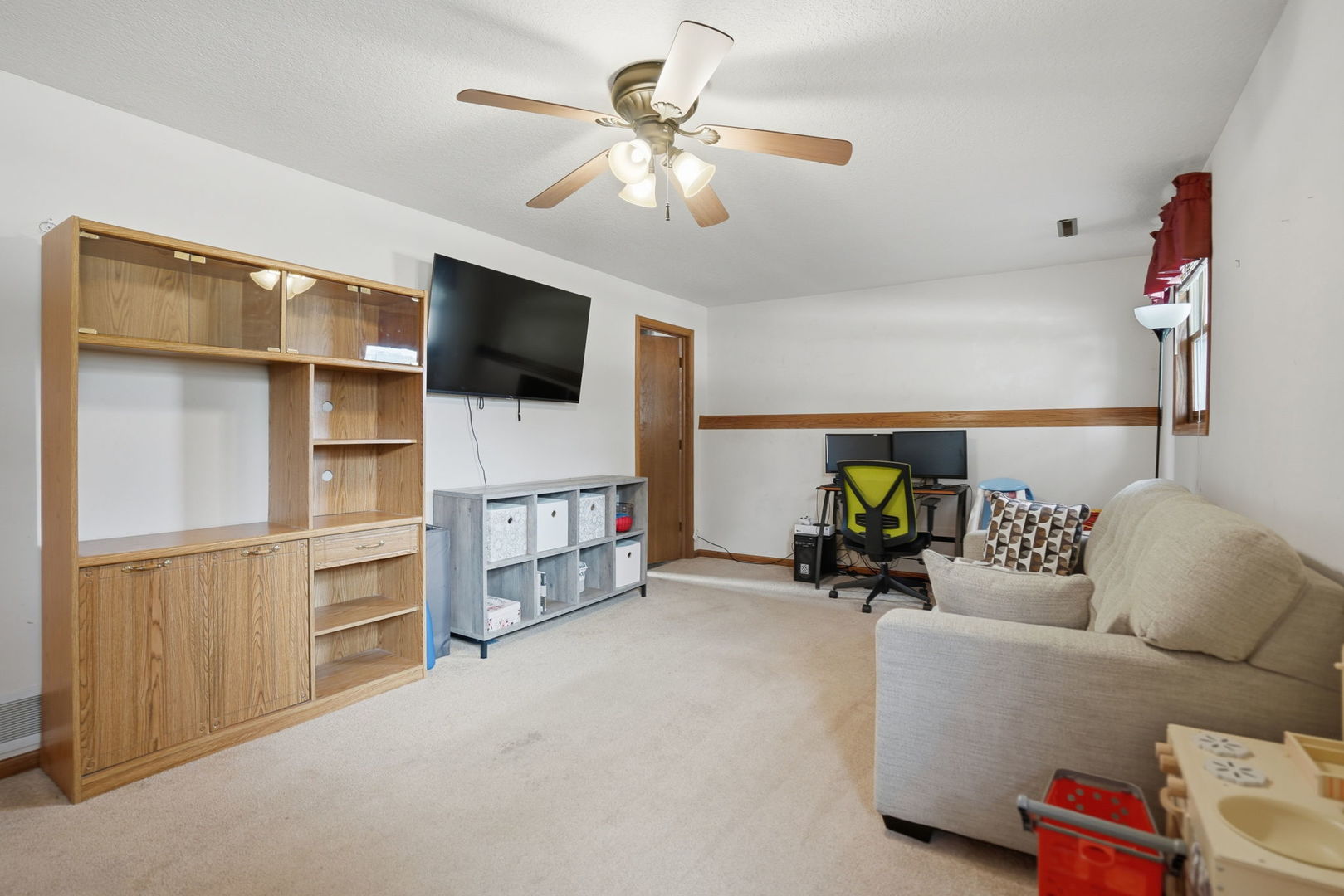 6010 N Hancock Avenue, Davenport, IA 52806