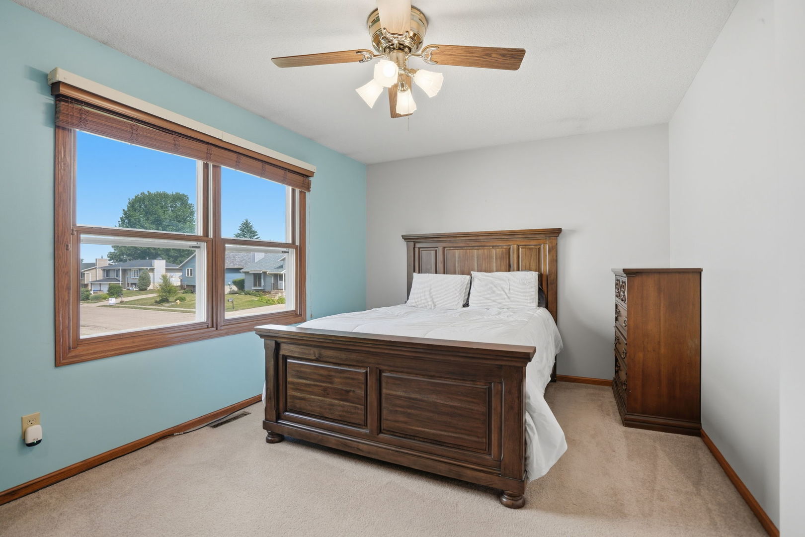 6010 N Hancock Avenue, Davenport, IA 52806