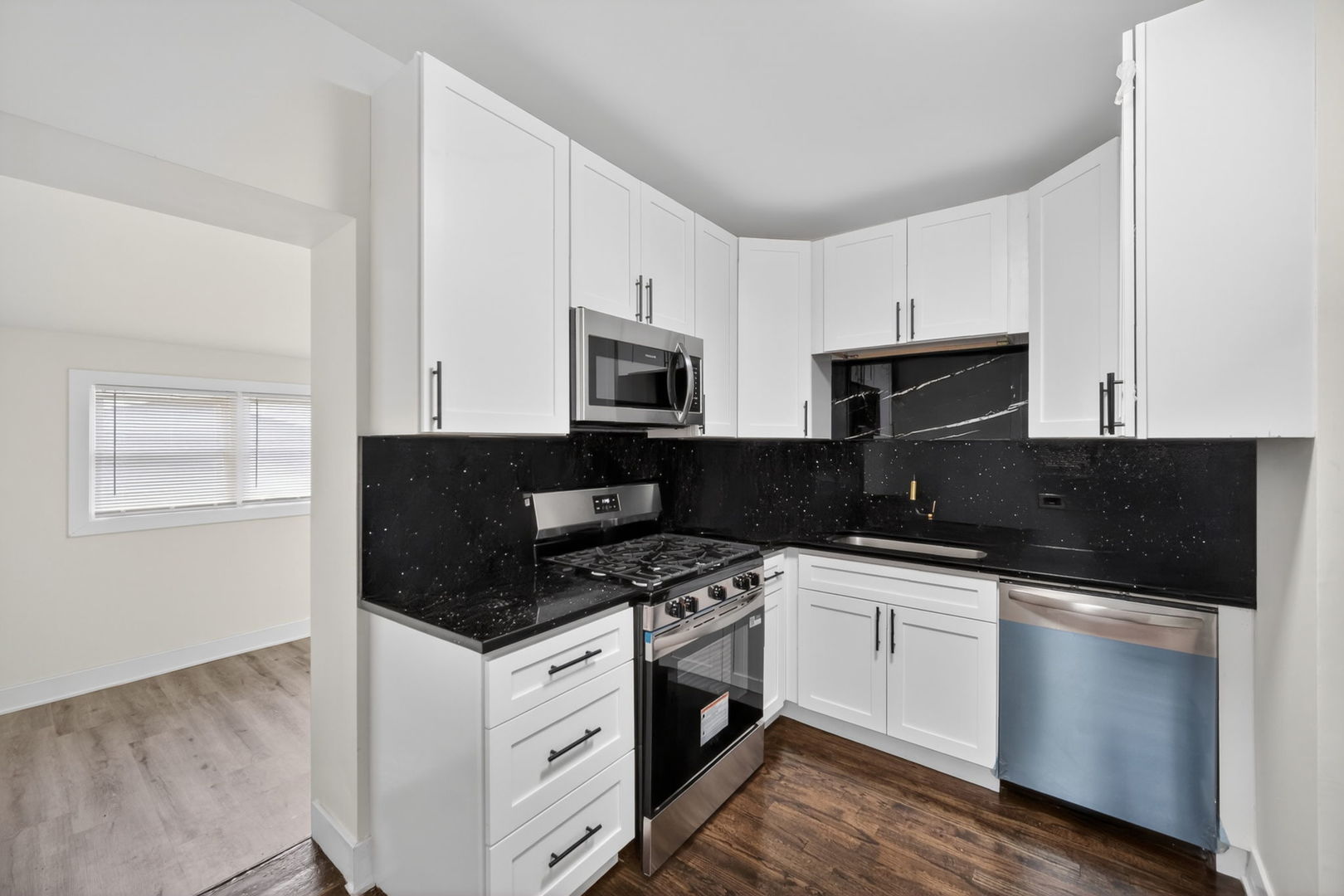 9420 S Saint Lawrence Avenue, Chicago, IL 60619