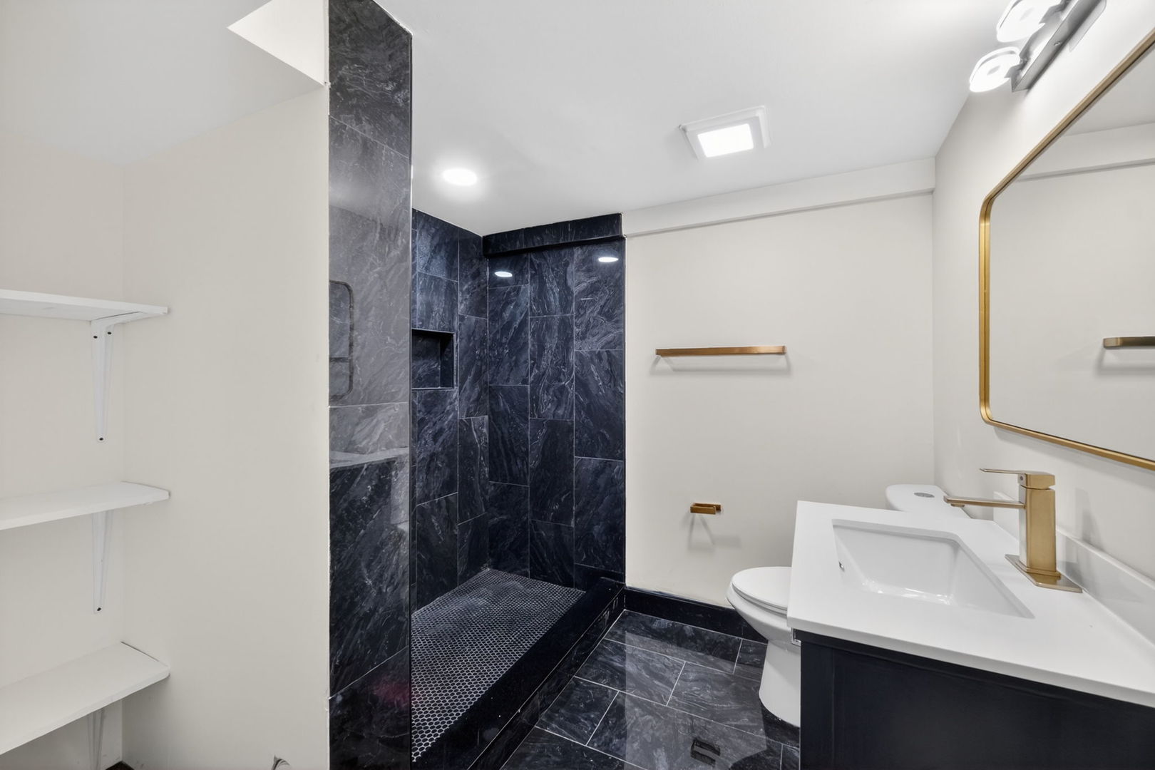9420 S Saint Lawrence Avenue, Chicago, IL 60619