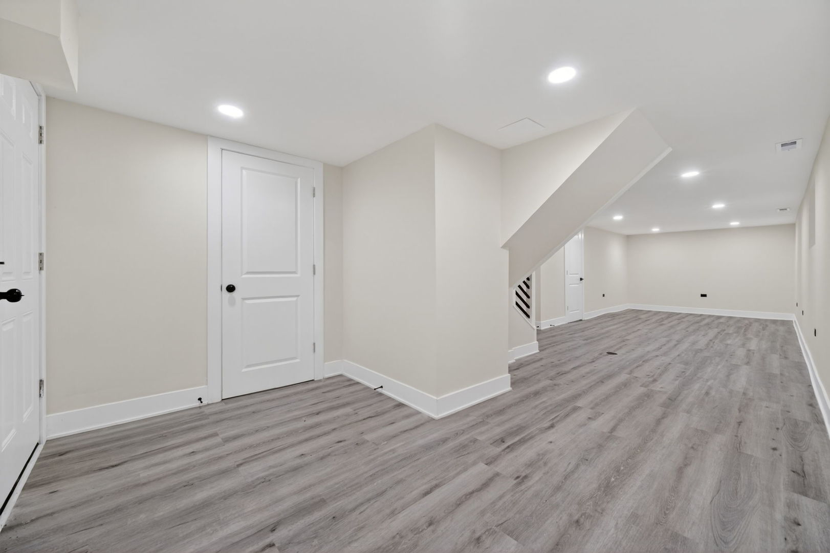 9420 S Saint Lawrence Avenue, Chicago, IL 60619