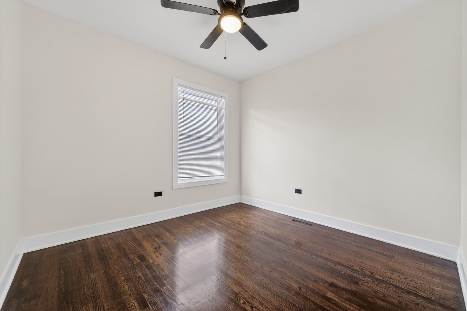 9420 S Saint Lawrence Avenue, Chicago, IL 60619