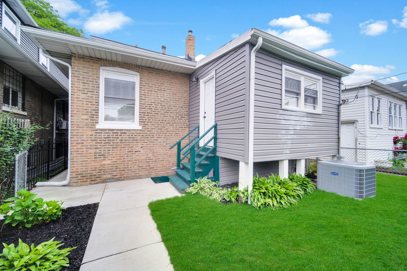 9420 S Saint Lawrence Avenue, Chicago, IL 60619