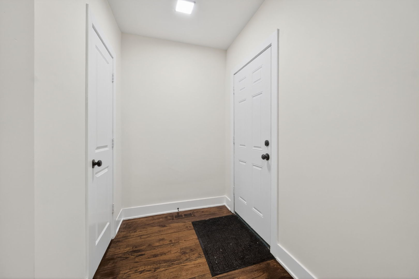 9420 S Saint Lawrence Avenue, Chicago, IL 60619