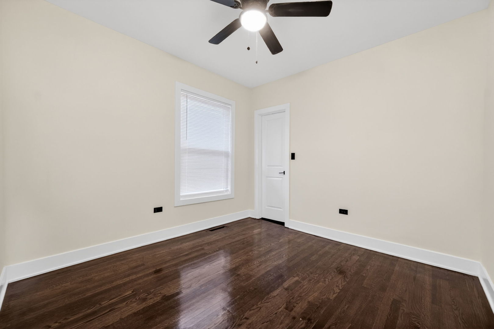 9420 S Saint Lawrence Avenue, Chicago, IL 60619
