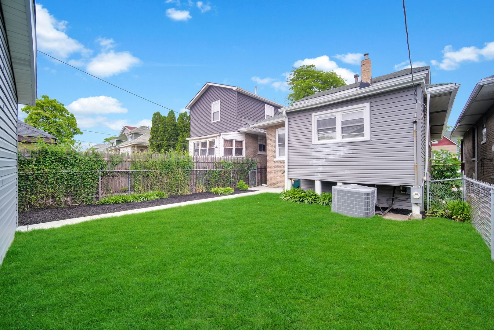9420 S Saint Lawrence Avenue, Chicago, IL 60619