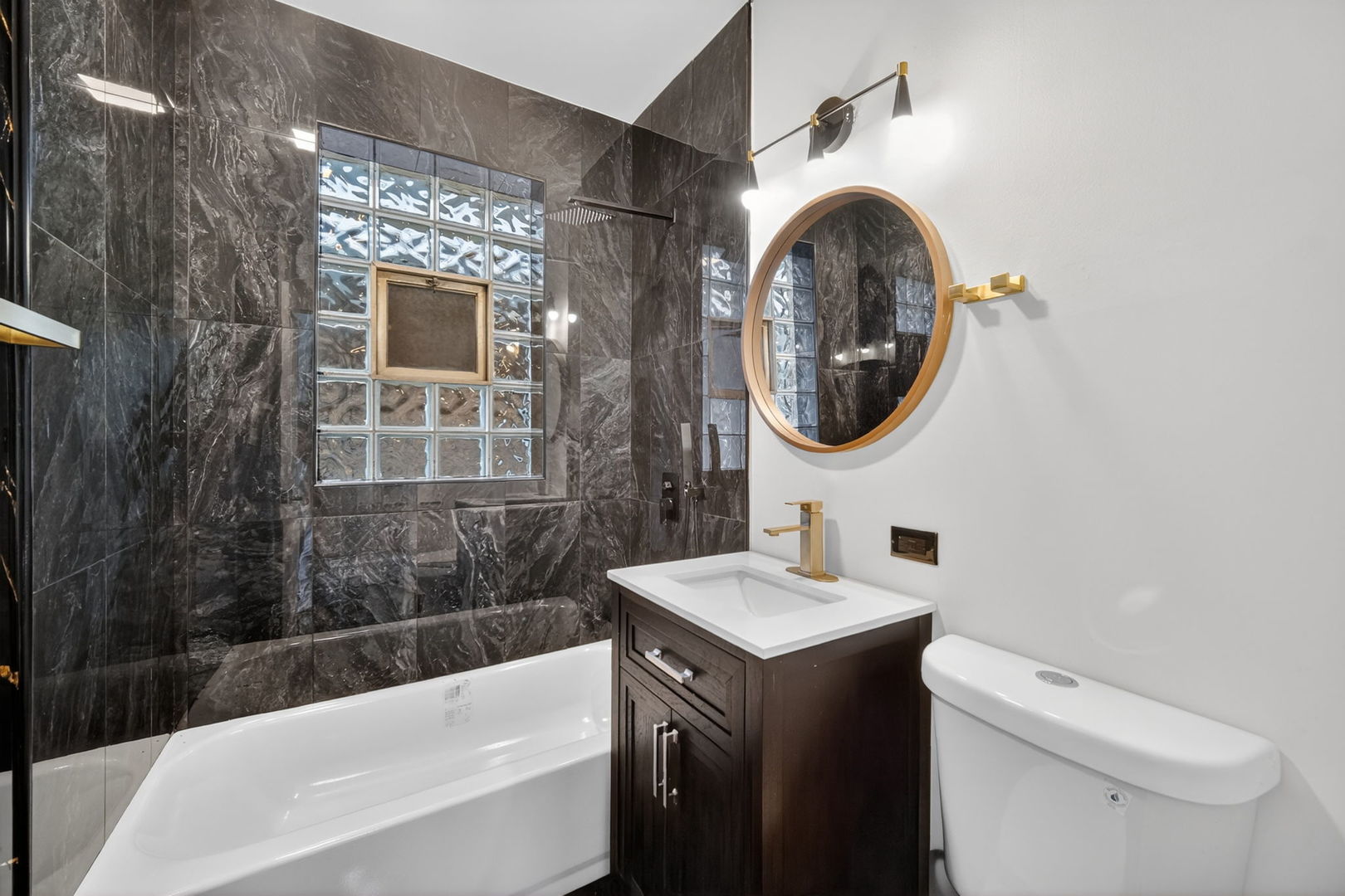 9420 S Saint Lawrence Avenue, Chicago, IL 60619