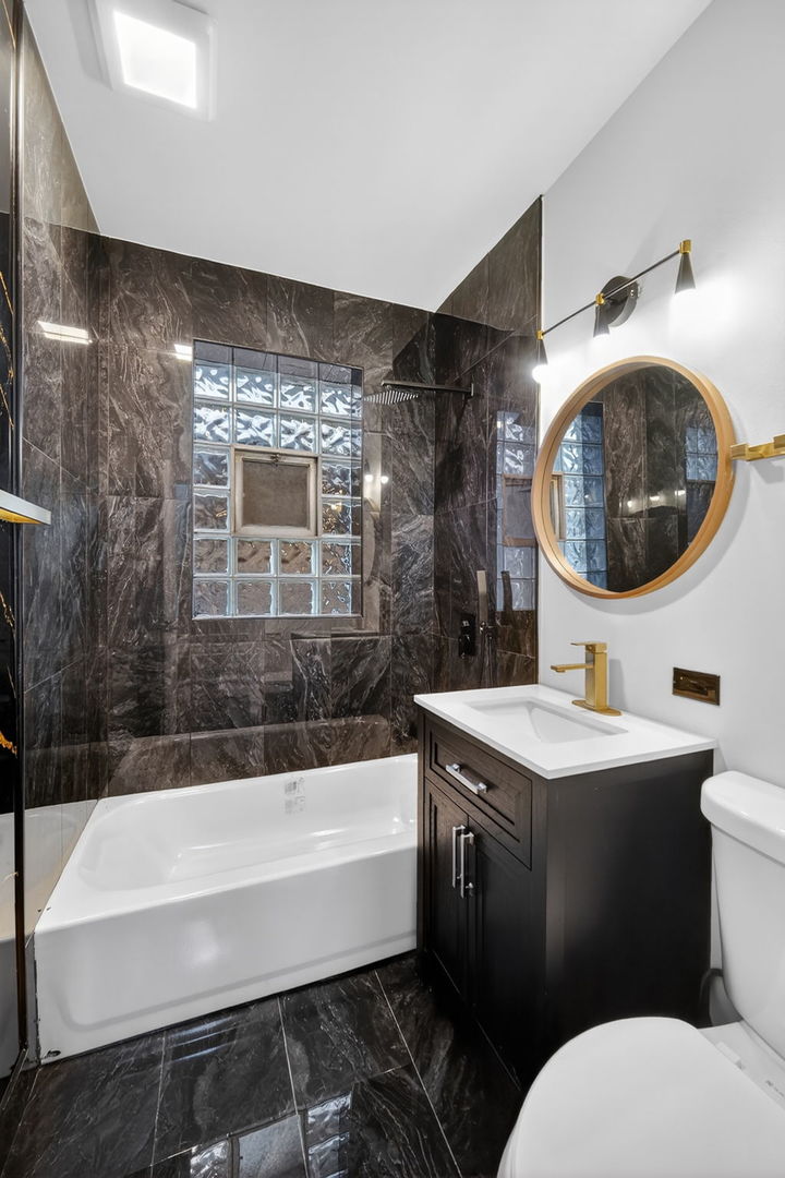 9420 S Saint Lawrence Avenue, Chicago, IL 60619