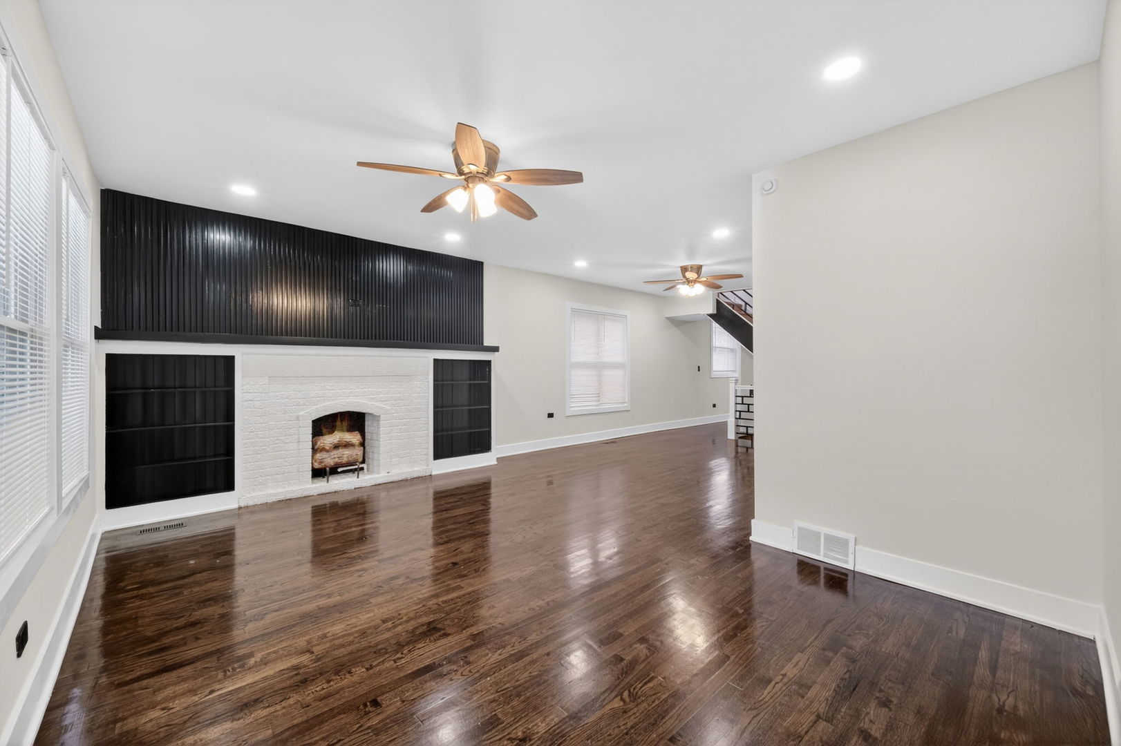 9420 S Saint Lawrence Avenue, Chicago, IL 60619