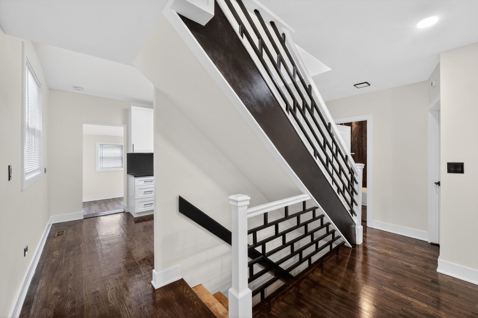 9420 S Saint Lawrence Avenue, Chicago, IL 60619