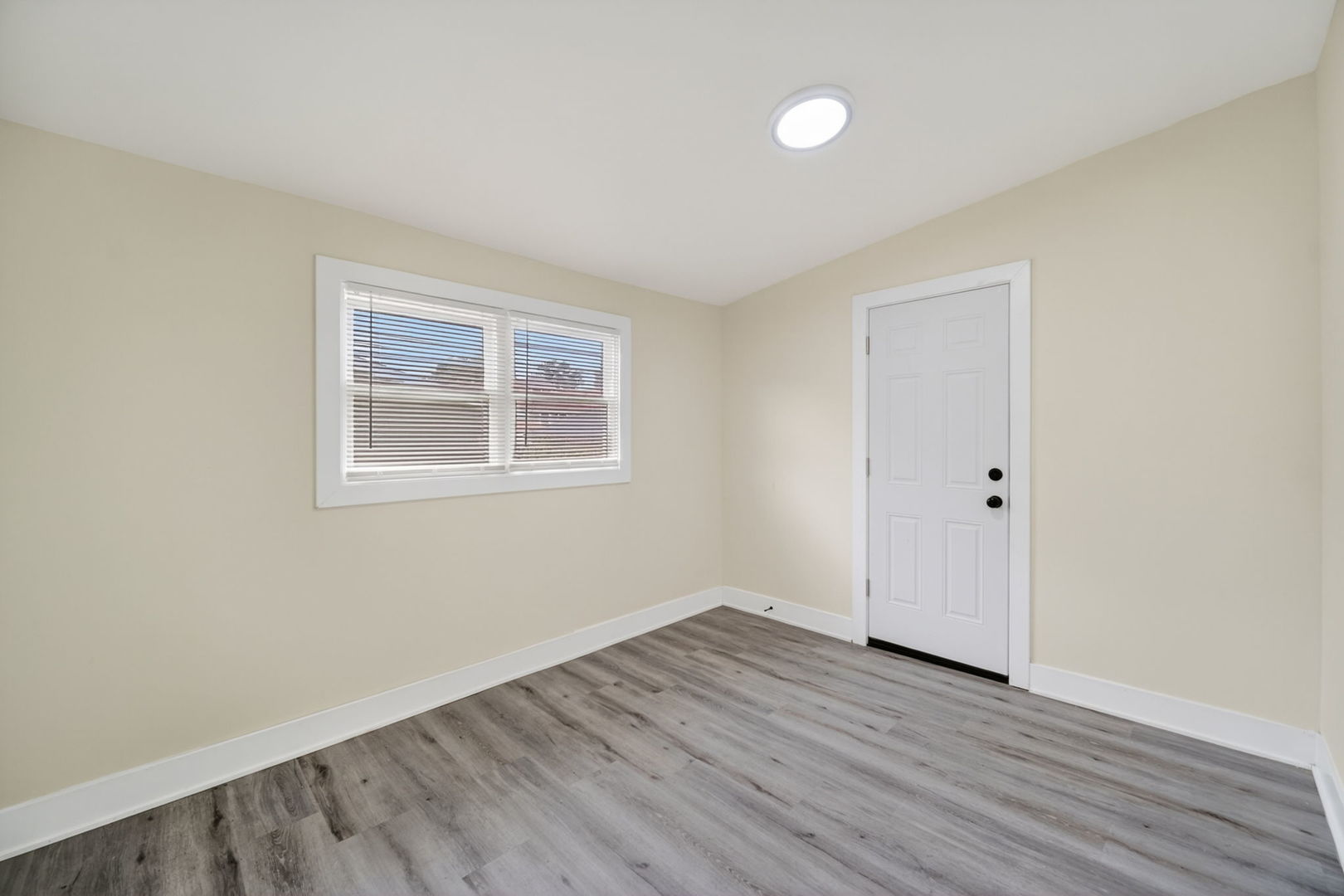 9420 S Saint Lawrence Avenue, Chicago, IL 60619