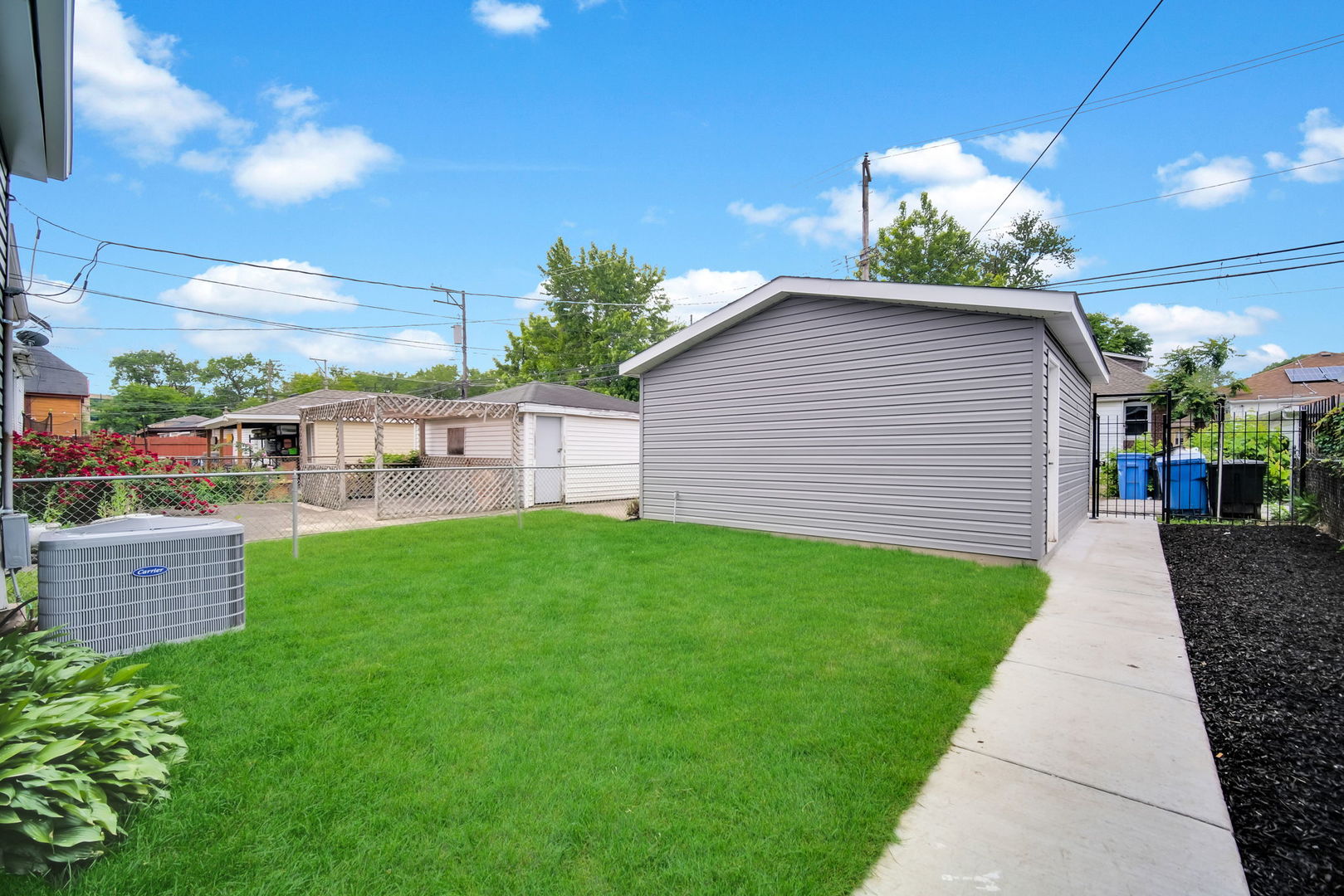 9420 S Saint Lawrence Avenue, Chicago, IL 60619