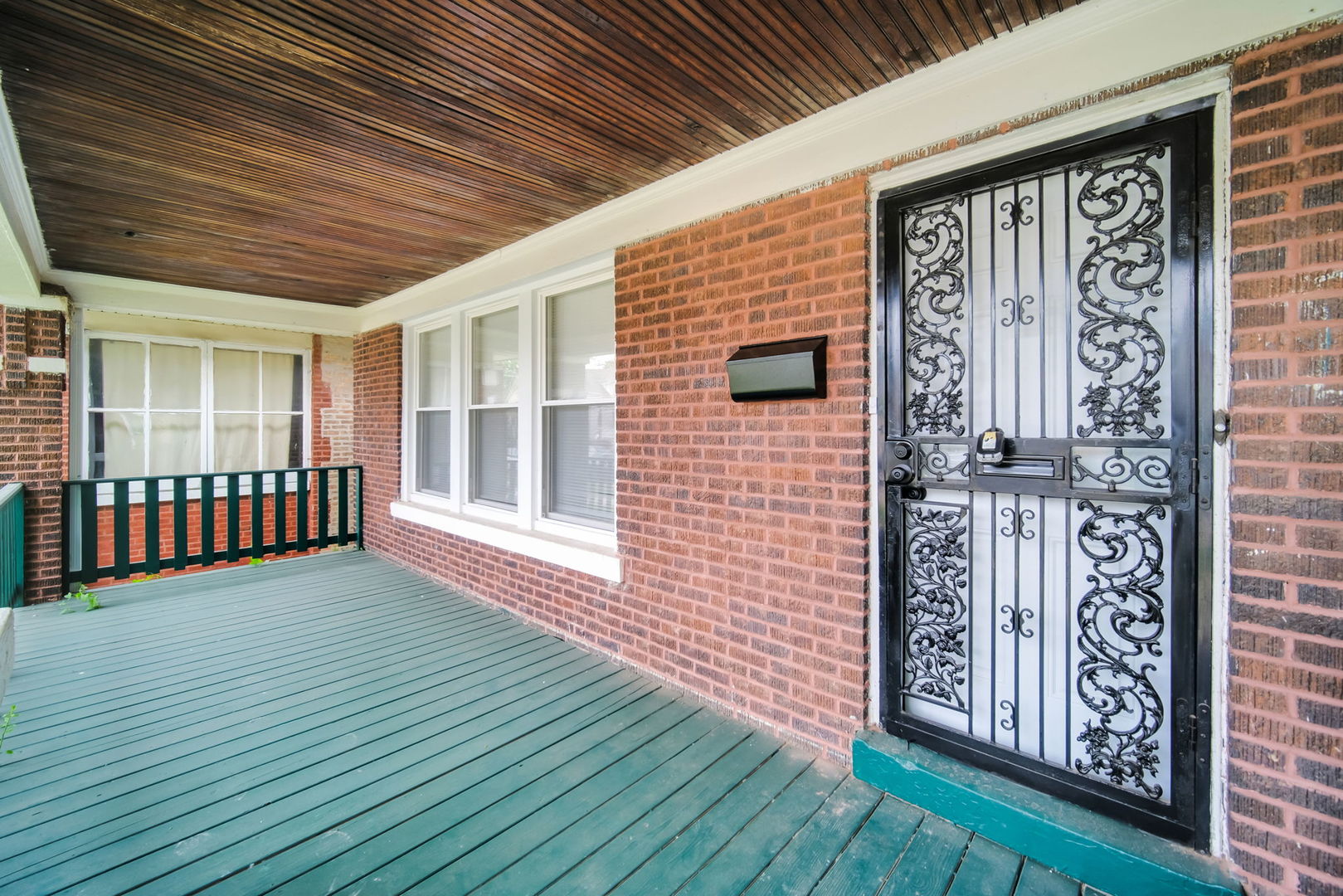 9420 S Saint Lawrence Avenue, Chicago, IL 60619