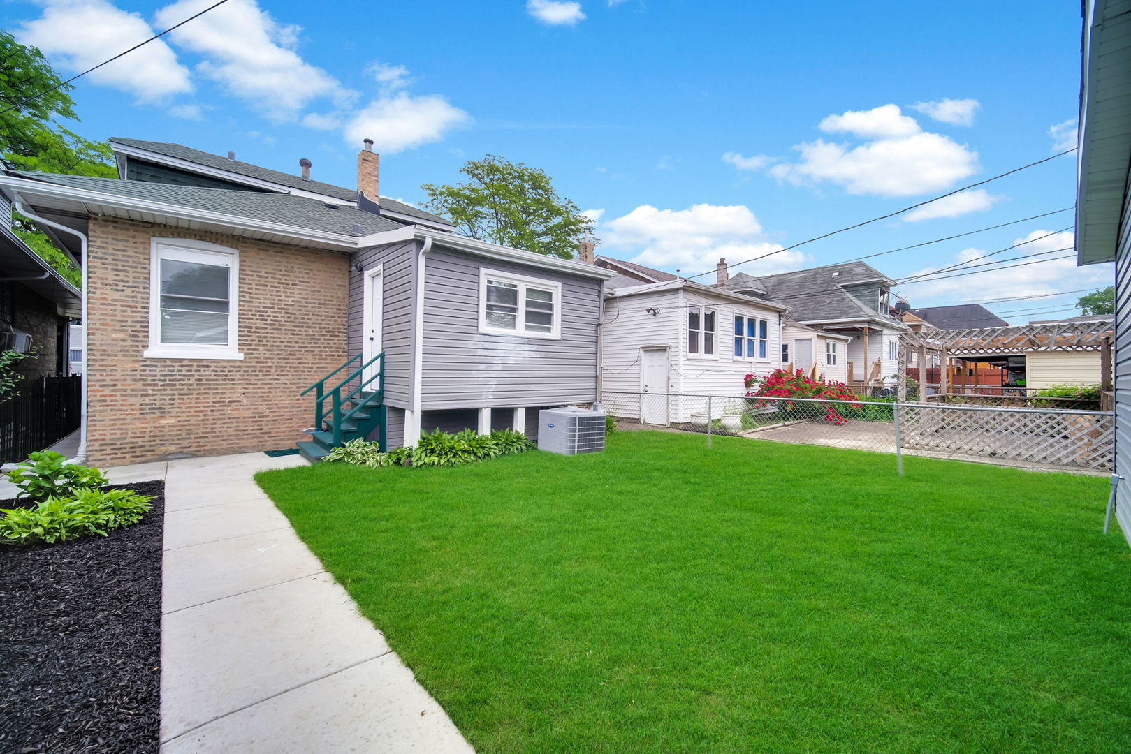 9420 S Saint Lawrence Avenue, Chicago, IL 60619