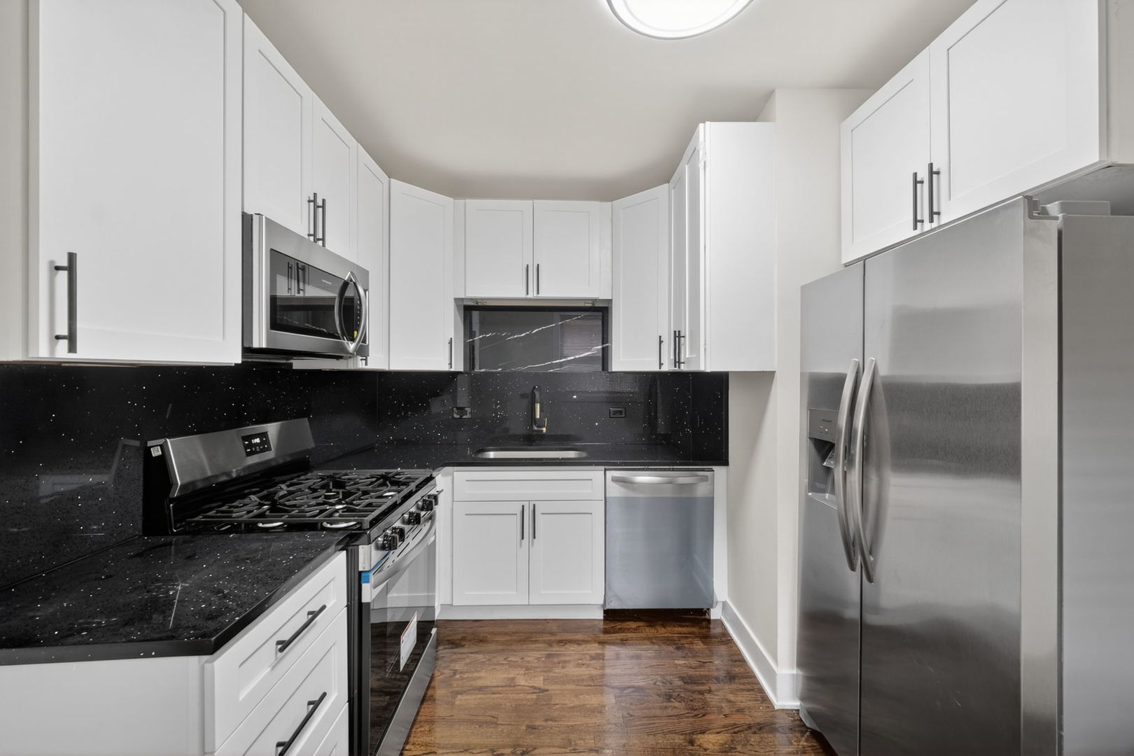 9420 S Saint Lawrence Avenue, Chicago, IL 60619