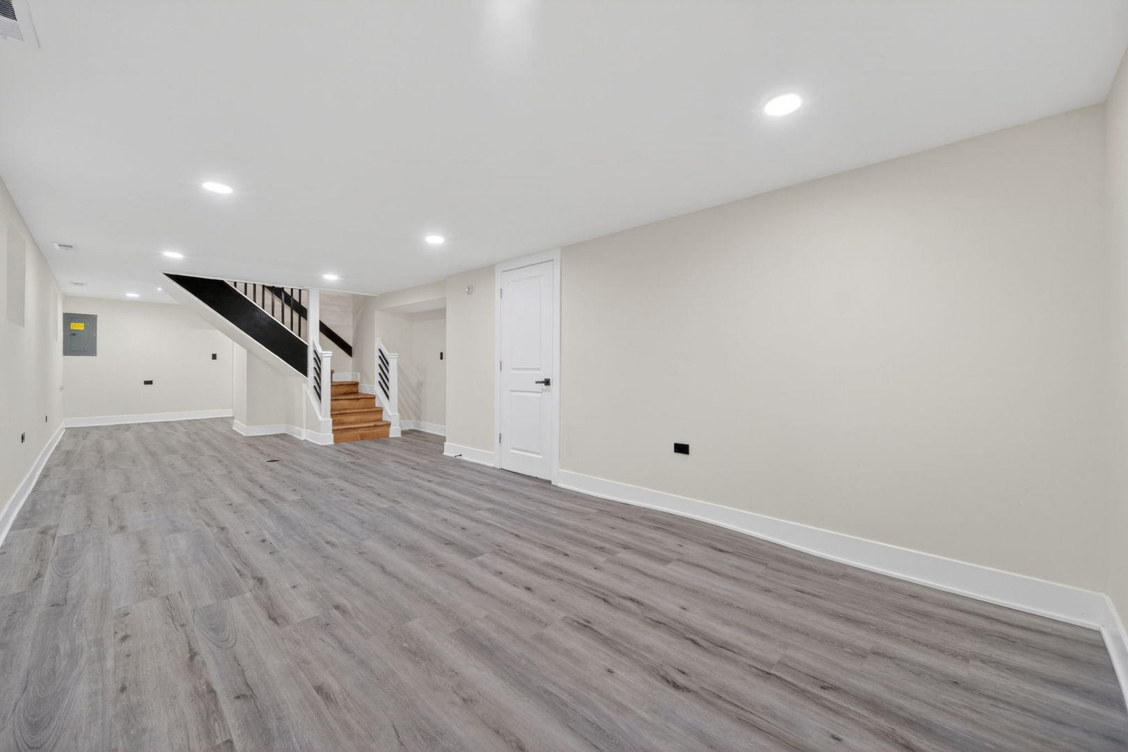 9420 S Saint Lawrence Avenue, Chicago, IL 60619