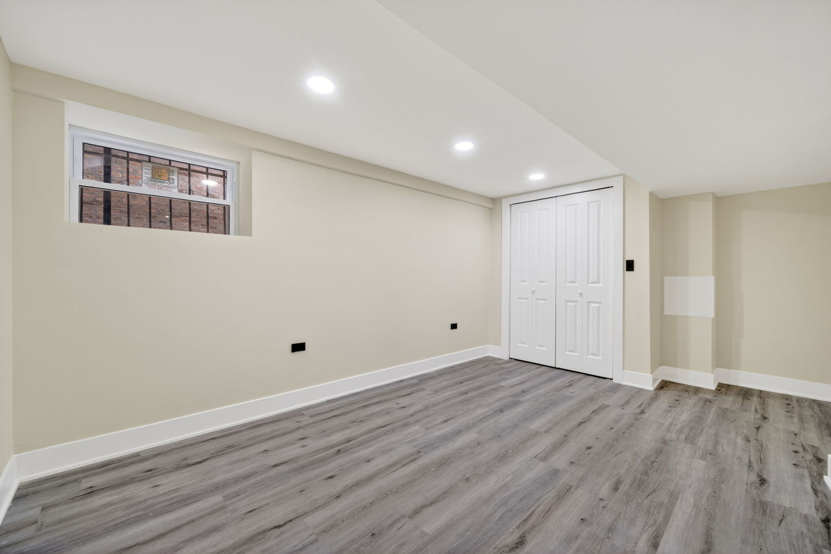 9420 S Saint Lawrence Avenue, Chicago, IL 60619