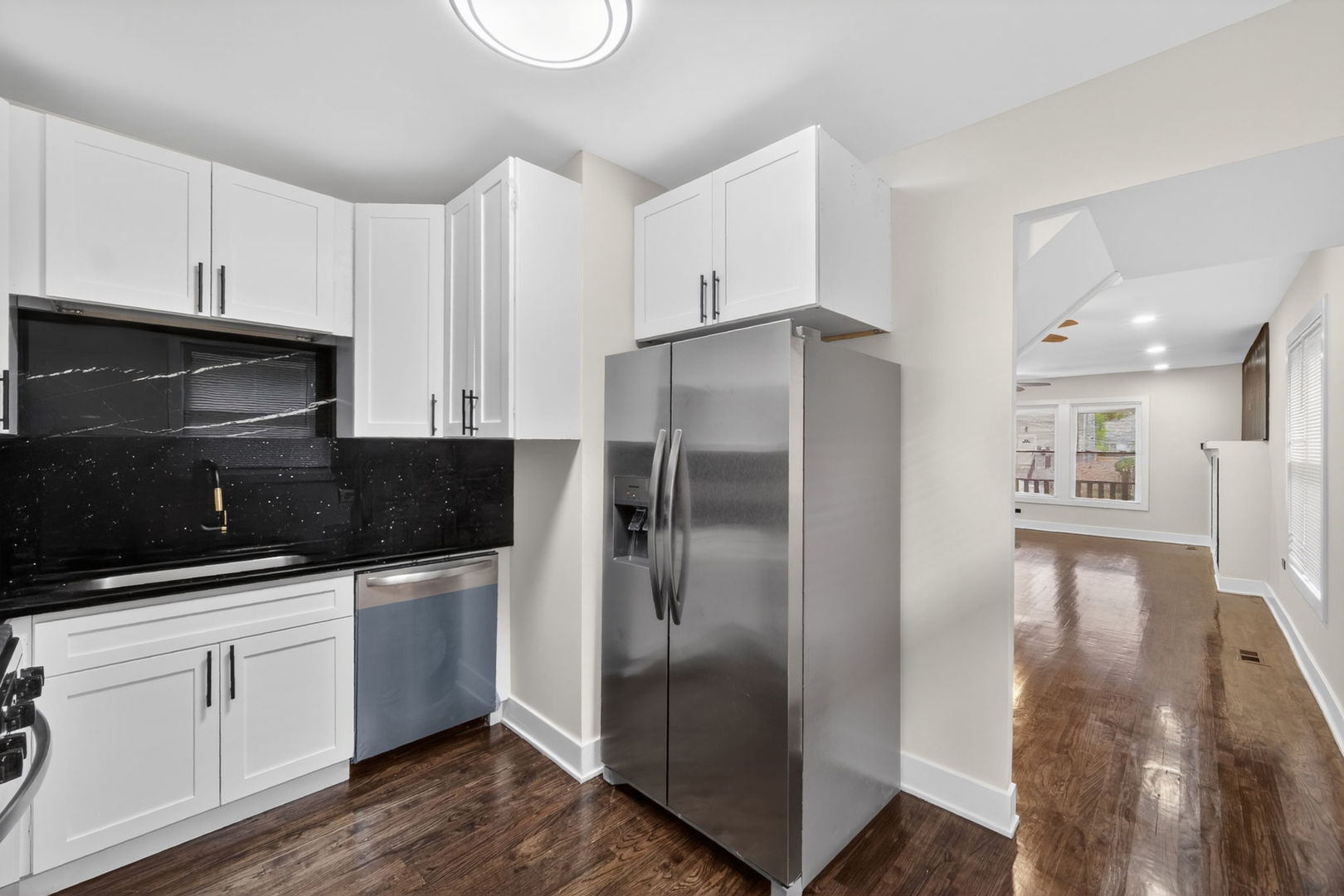 9420 S Saint Lawrence Avenue, Chicago, IL 60619