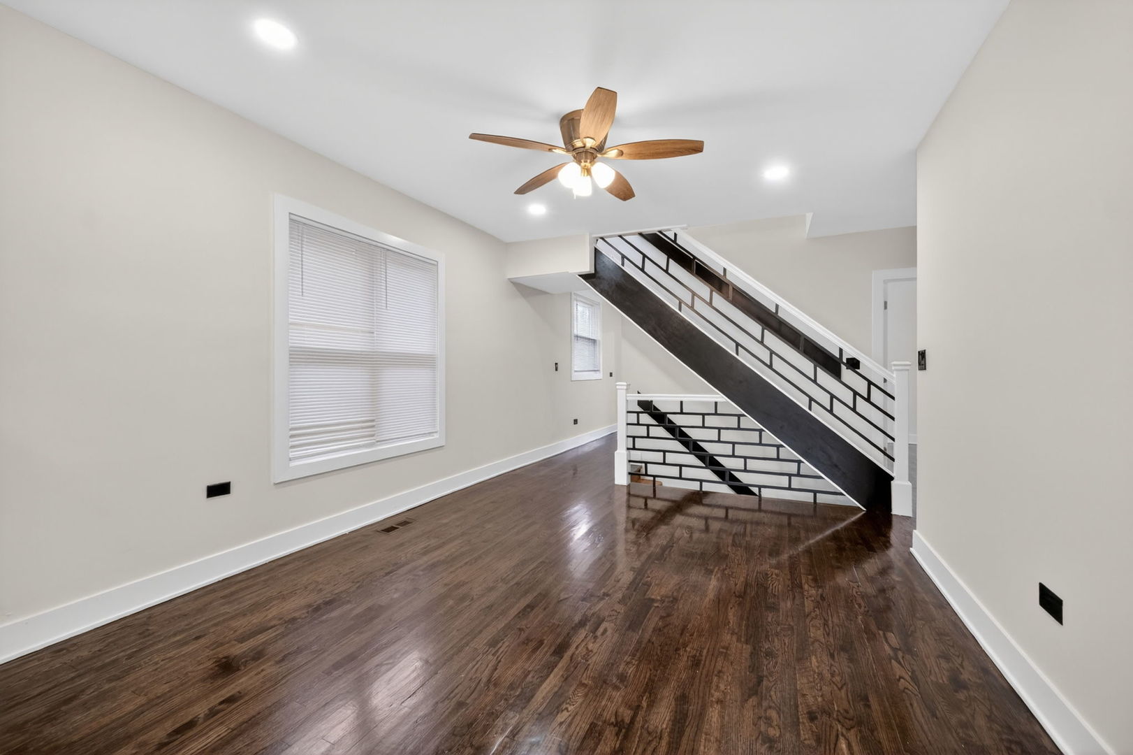 9420 S Saint Lawrence Avenue, Chicago, IL 60619