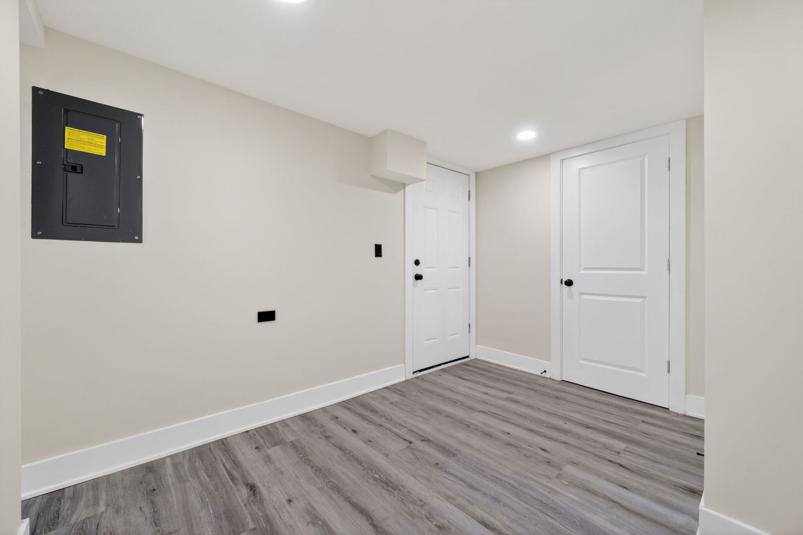 9420 S Saint Lawrence Avenue, Chicago, IL 60619