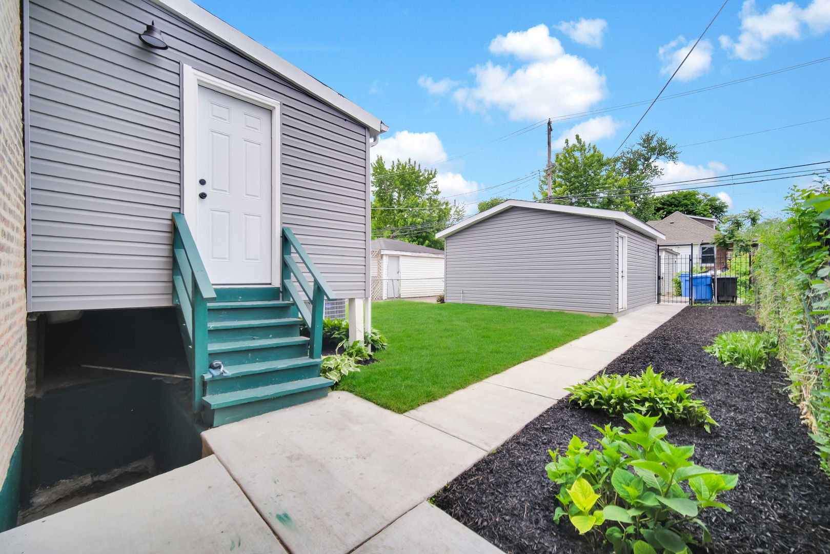 9420 S Saint Lawrence Avenue, Chicago, IL 60619