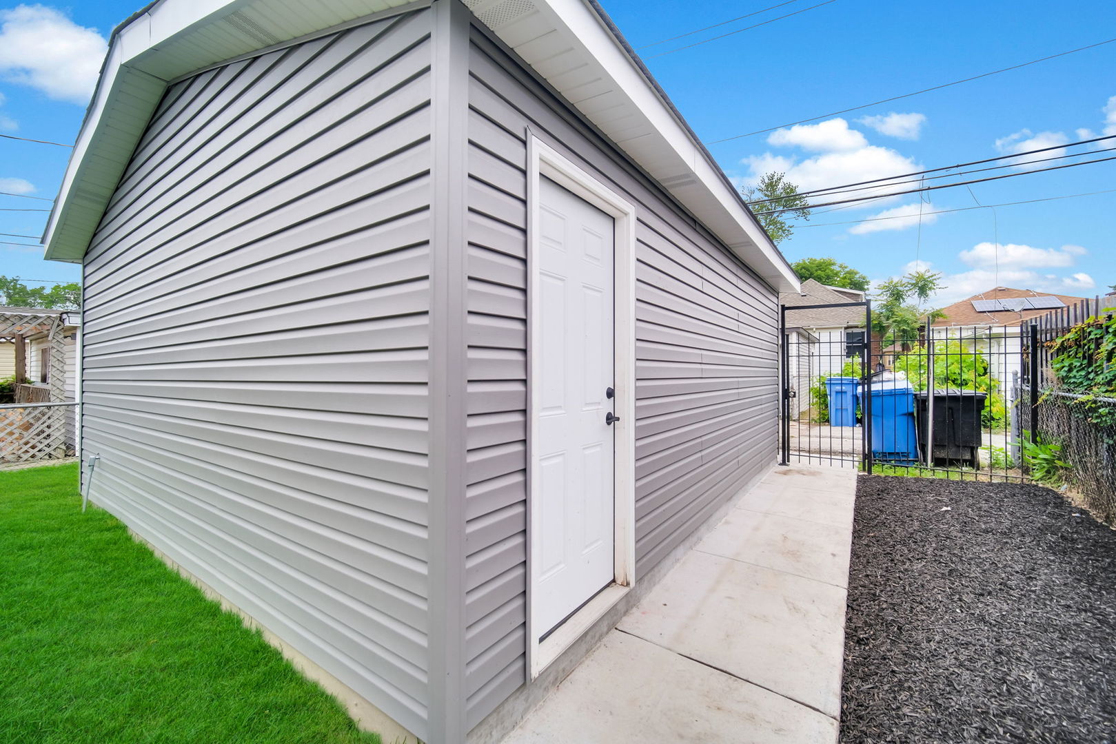 9420 S Saint Lawrence Avenue, Chicago, IL 60619