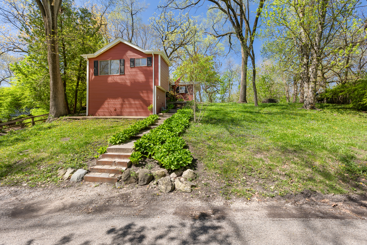 1010 Osage Drive, McHenry, IL 60051