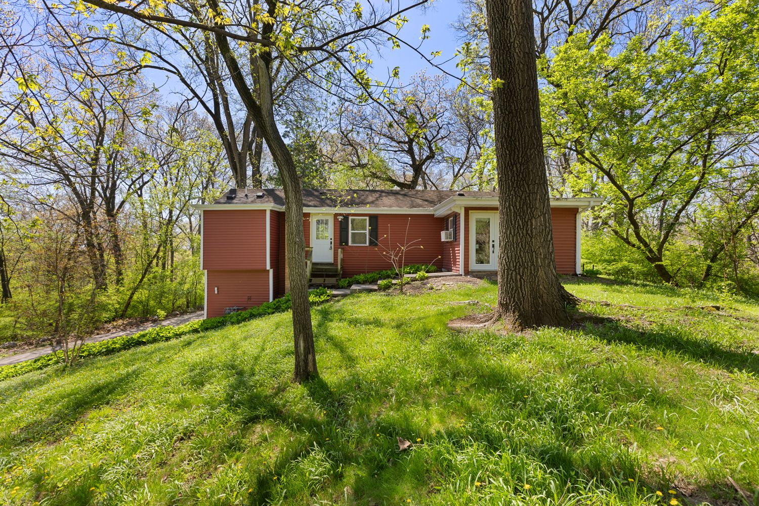 1010 Osage Drive, McHenry, IL 60051