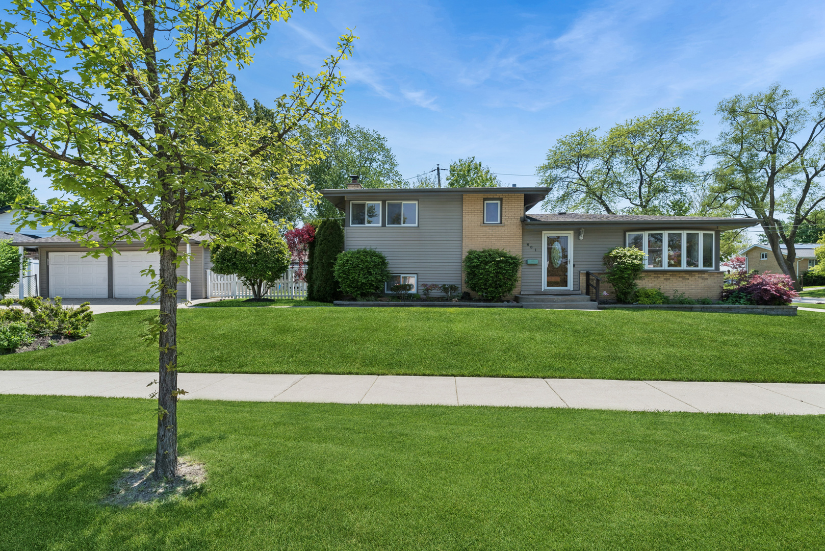 801 E Greenwood Drive, Mount Prospect, IL 60056