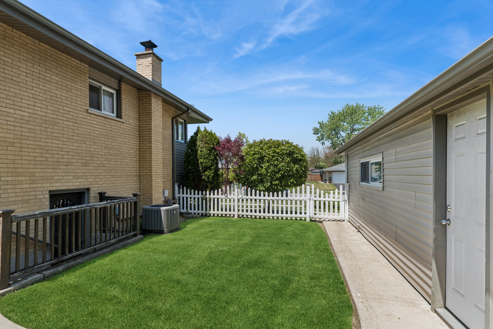 801 E Greenwood Drive, Mount Prospect, IL 60056