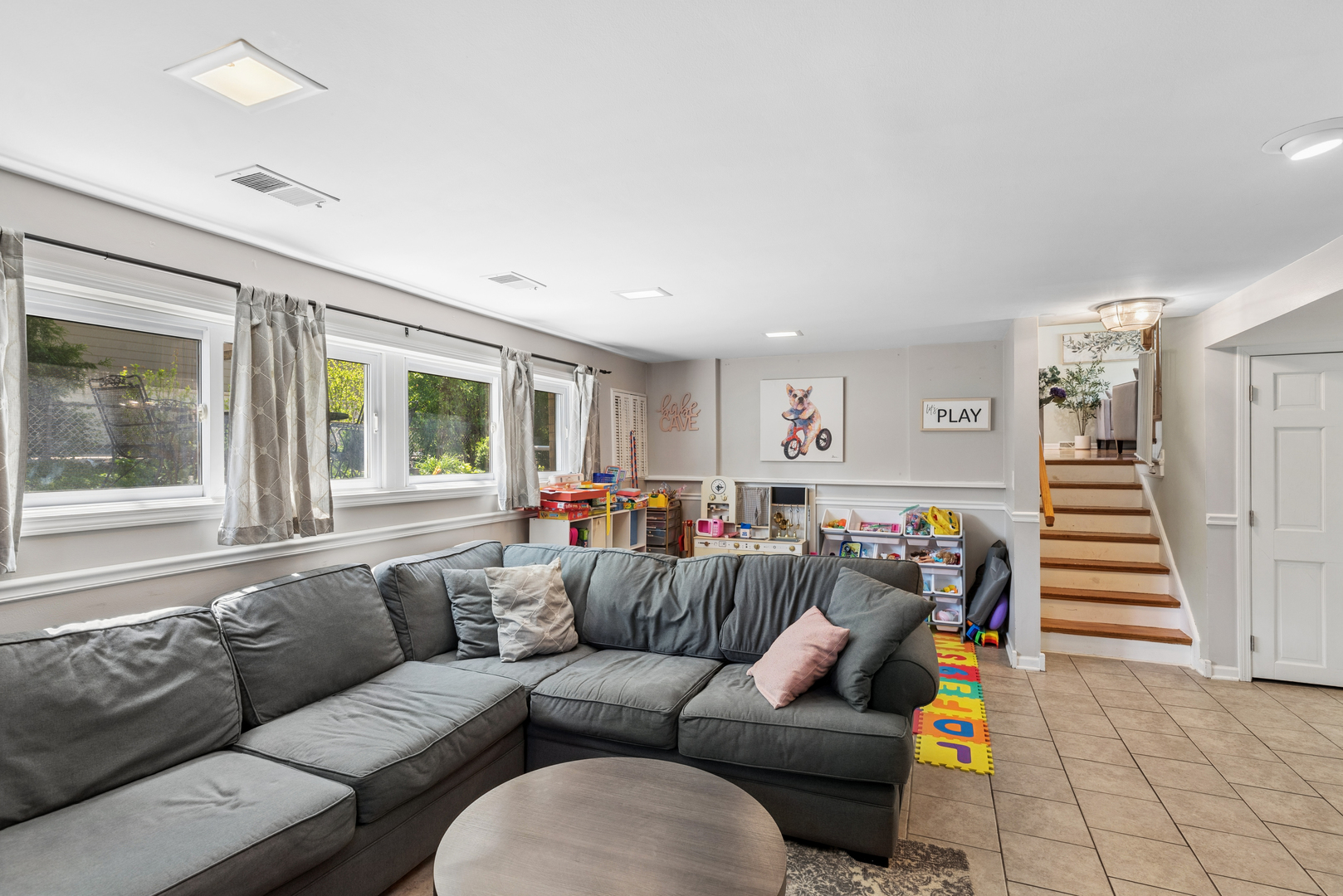 801 E Greenwood Drive, Mount Prospect, IL 60056