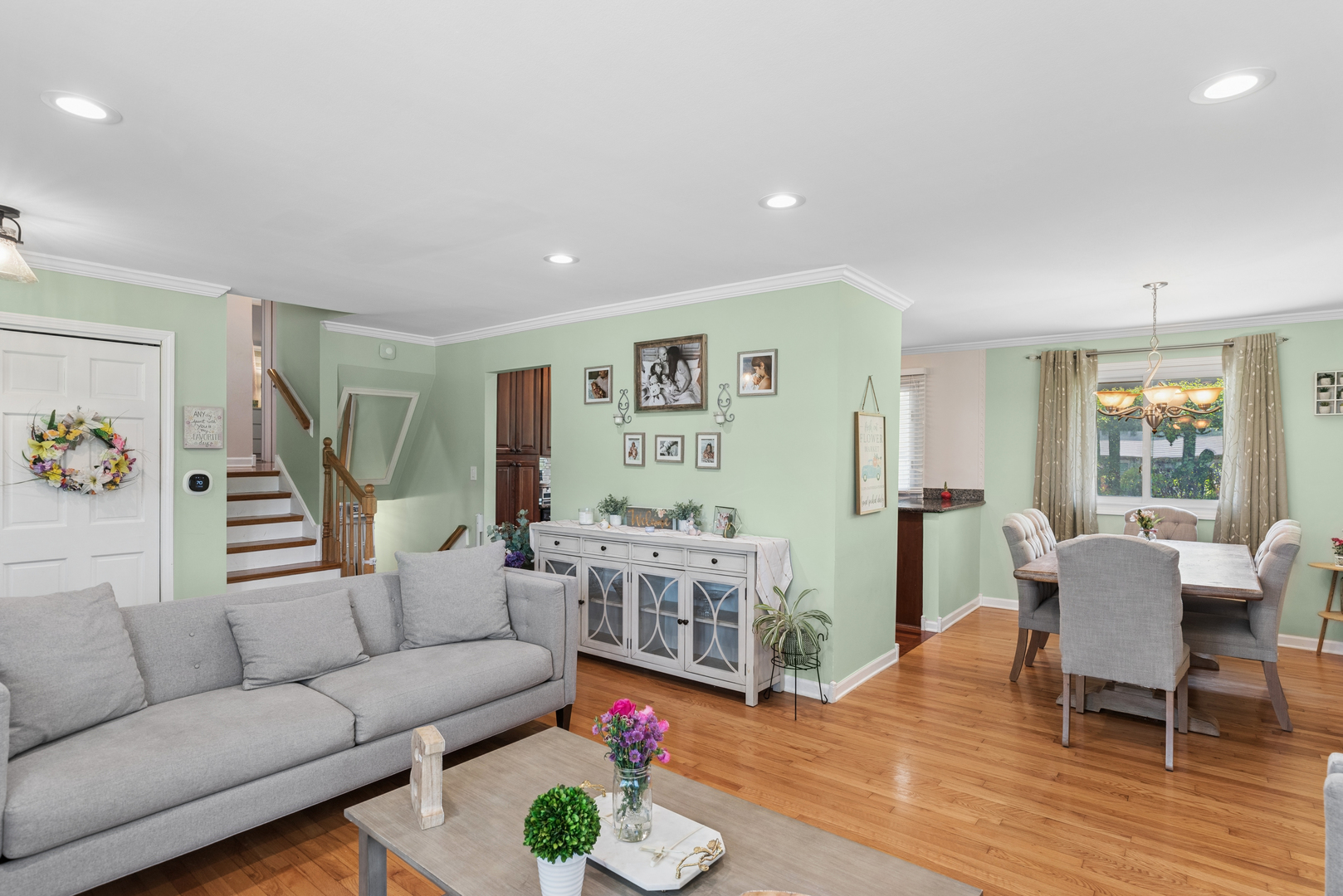 801 E Greenwood Drive, Mount Prospect, IL 60056