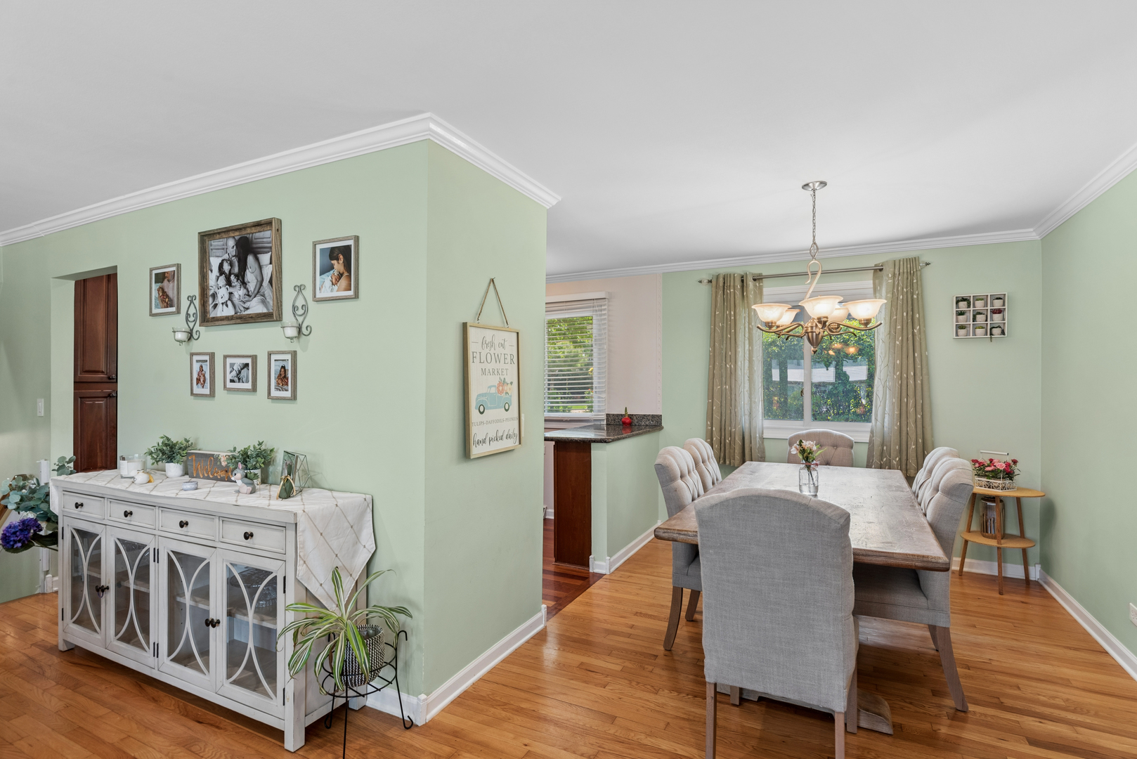 801 E Greenwood Drive, Mount Prospect, IL 60056