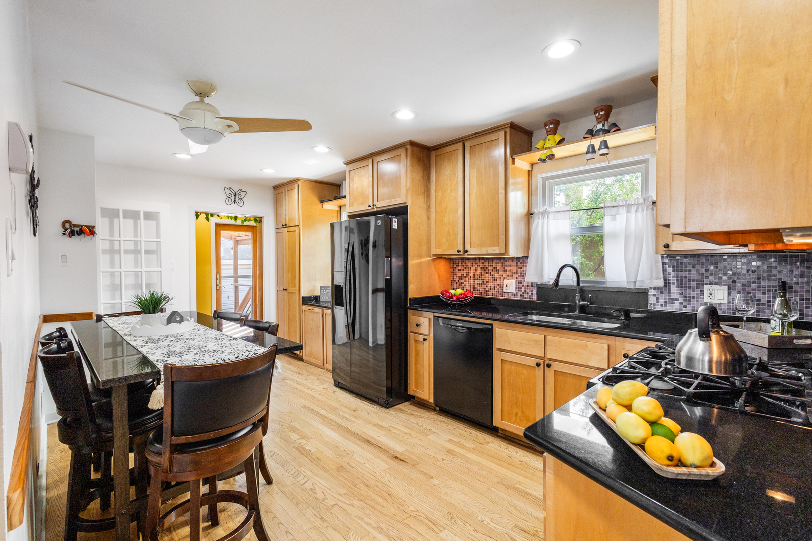2711 Maple Avenue, Brookfield, IL 60513