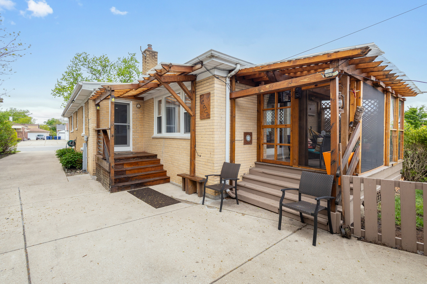 2711 Maple Avenue, Brookfield, IL 60513