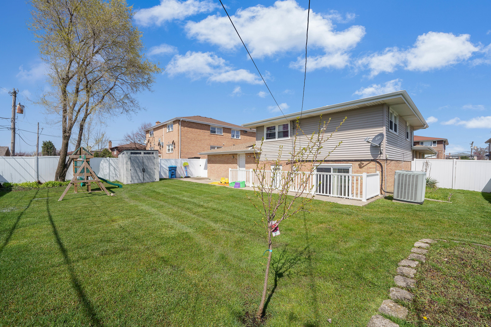7849 W 79th Place, Bridgeview, IL 60455