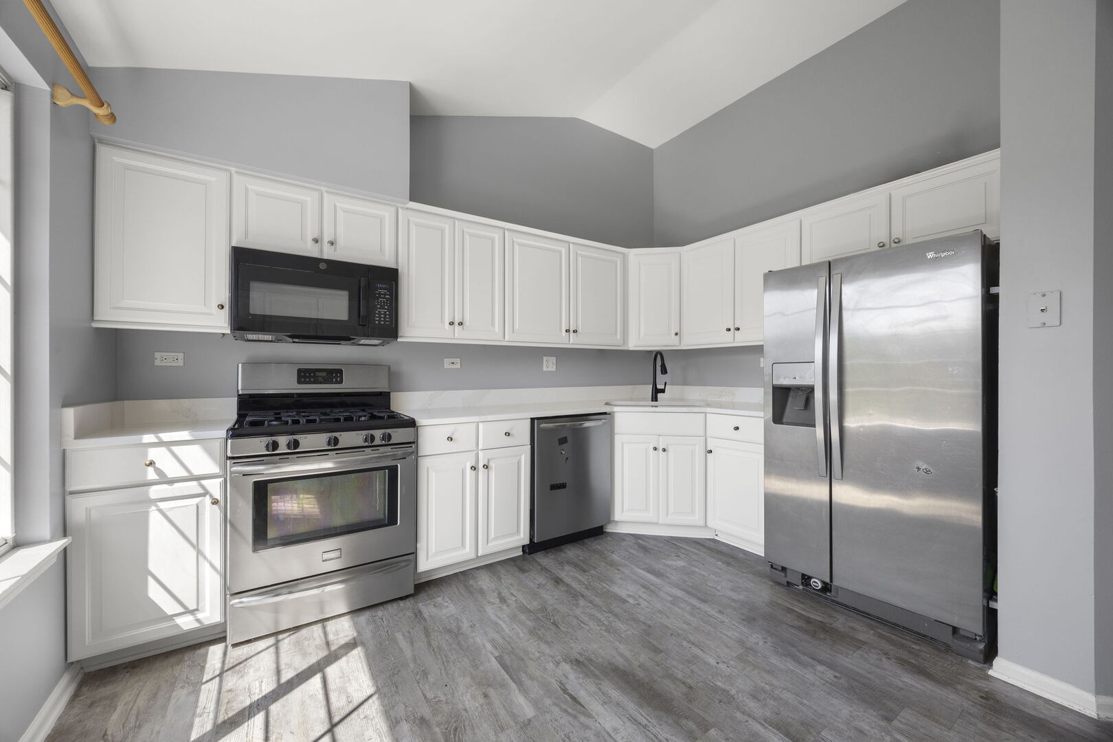 172 Concord Lane #172, Carol Stream, IL 60188
