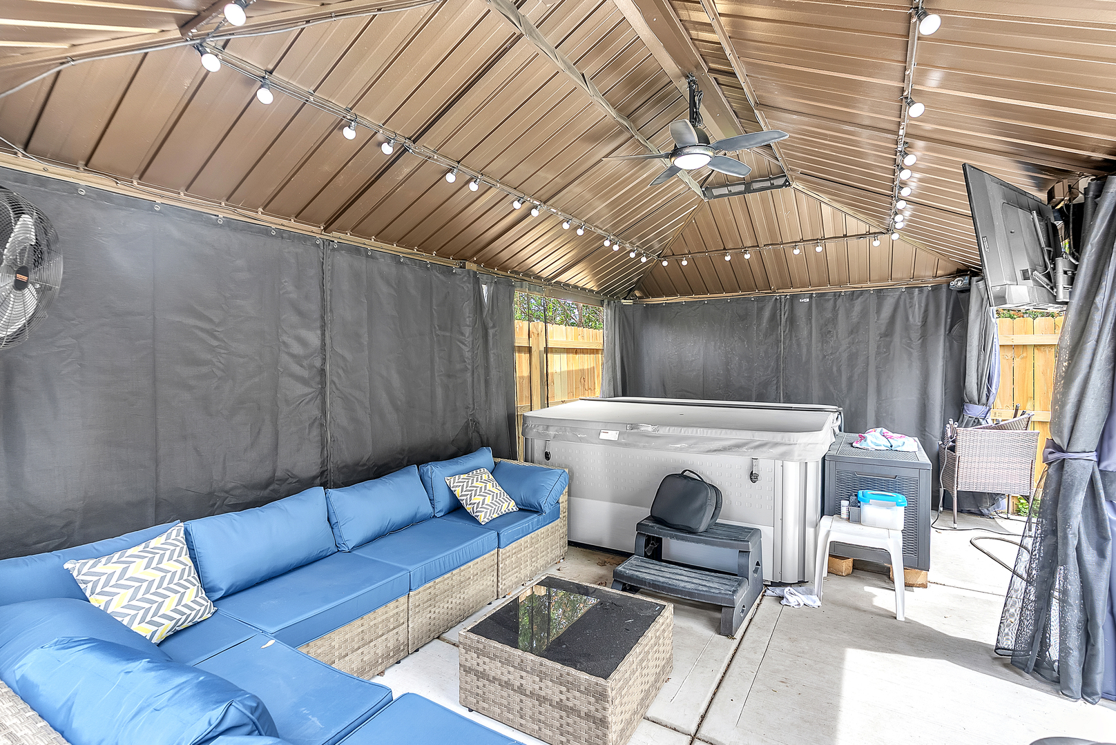 17W445 BUTTERFIELD Road, Oakbrook Terrace, IL 60181