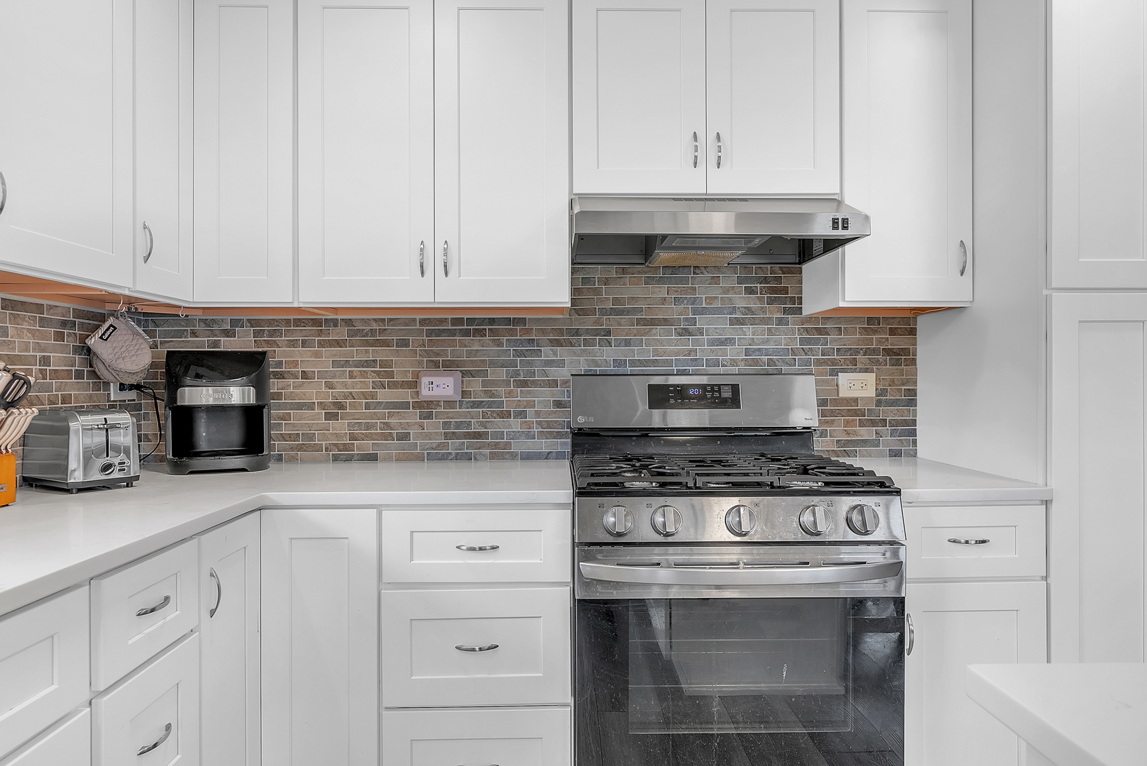 17W445 BUTTERFIELD Road, Oakbrook Terrace, IL 60181