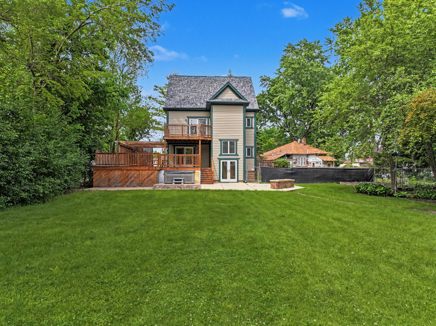 26131 W Lakeview Avenue, Ingleside, IL 60041